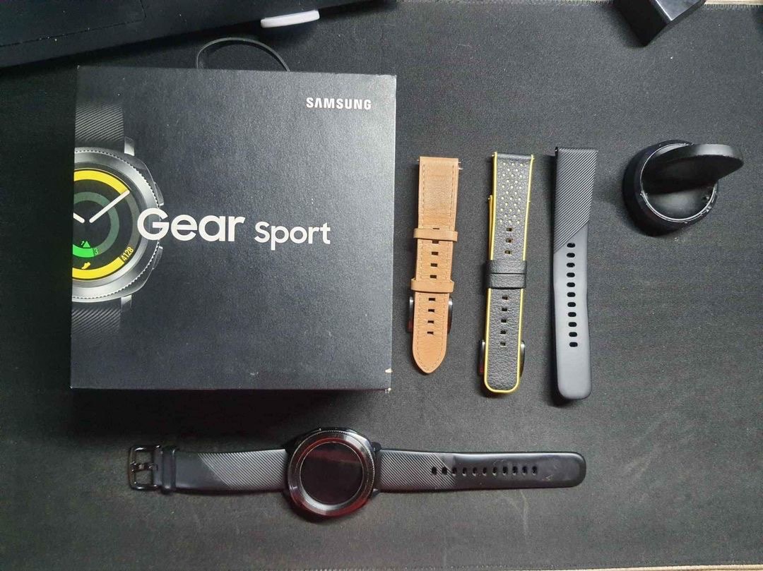 Samsung Gear Sports Watch, Mobile Phones & Gadgets, Other Gadgets on