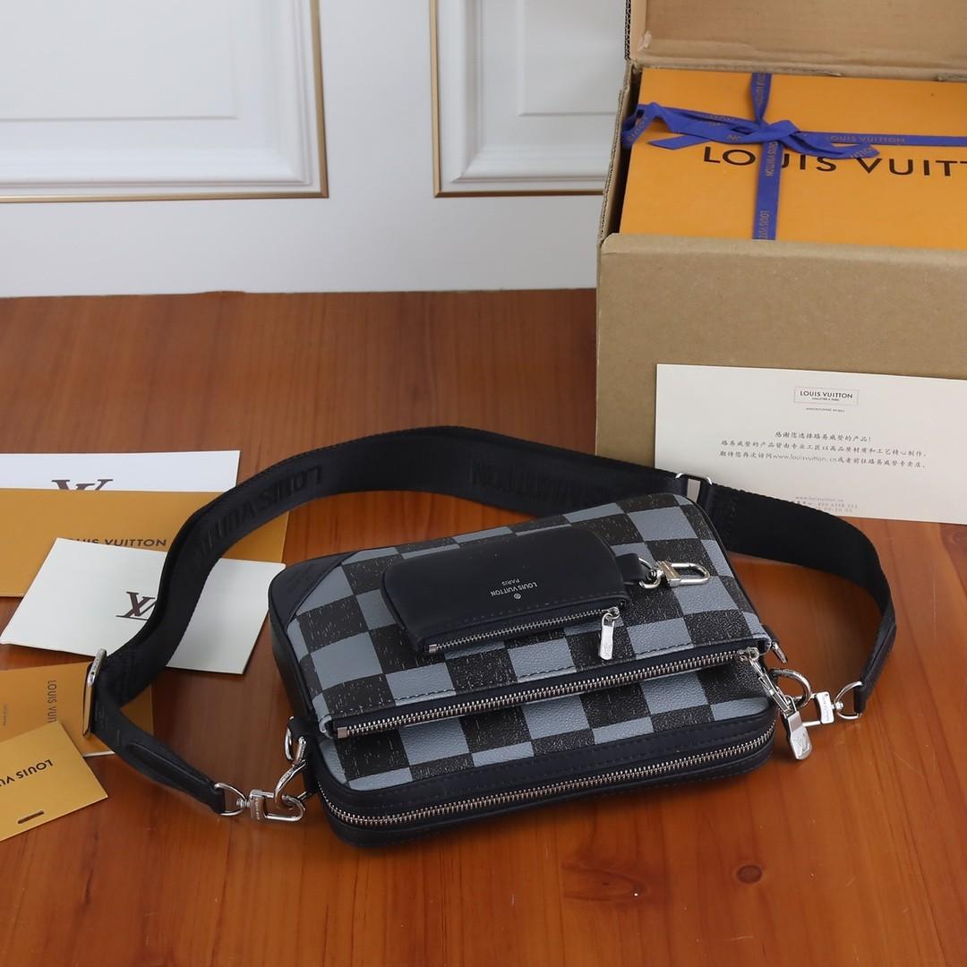 Set tiga helai beg bahu lelaki Louis Vuitton, Luxury, Bags & Wallets on  Carousell