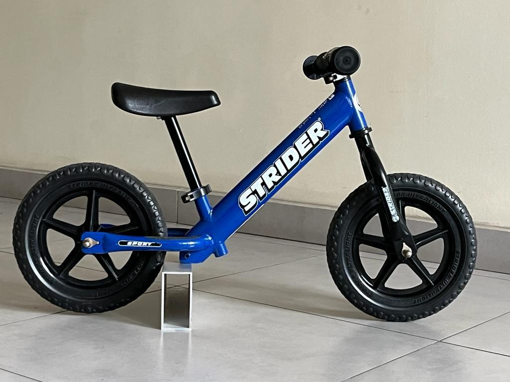 Blue strider top