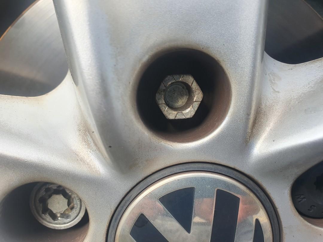 Anti theft wheel log key and 4 Lock nuts and its Caps, Car Accessories