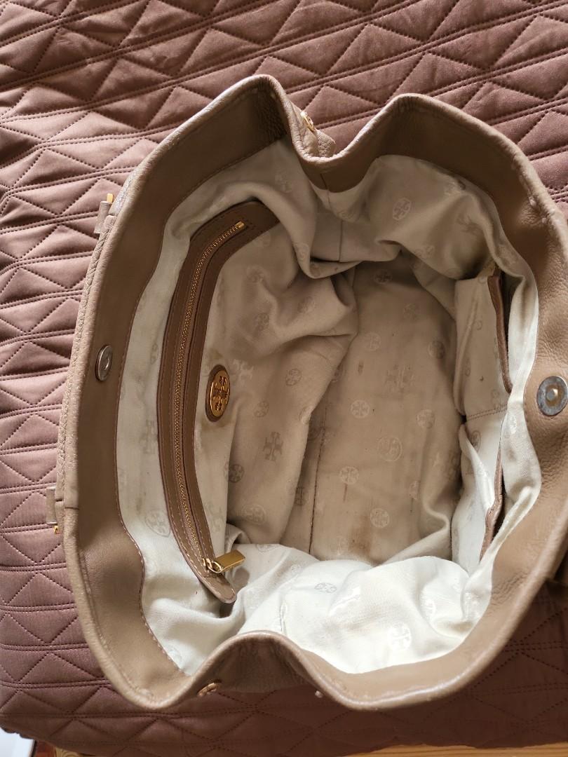 Tory Burch Amanda Tote (Category: Luxury Bags & Wallets) located in Pasig City. Submitted by ampersandph (Listing ID 1184307159, Image 3). Description: Tory Burch Amanda Tote Tan Gold-tone hardware, dual-rolled handles, front flap pocket, back slip pocket, and magnetic snap closure. Interior features beige jacquard lining, two slip pockets, and one zipper pocket. Dimensions: 13.25″ L x 11″ H x 4.5″ D. Handle Drop: 7-8″. some usual wear and tear o