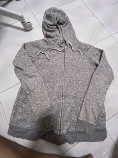 (Category: ) located in . Submitted by Thecloset (Listing ID 1184487468, Image 1). Description: .