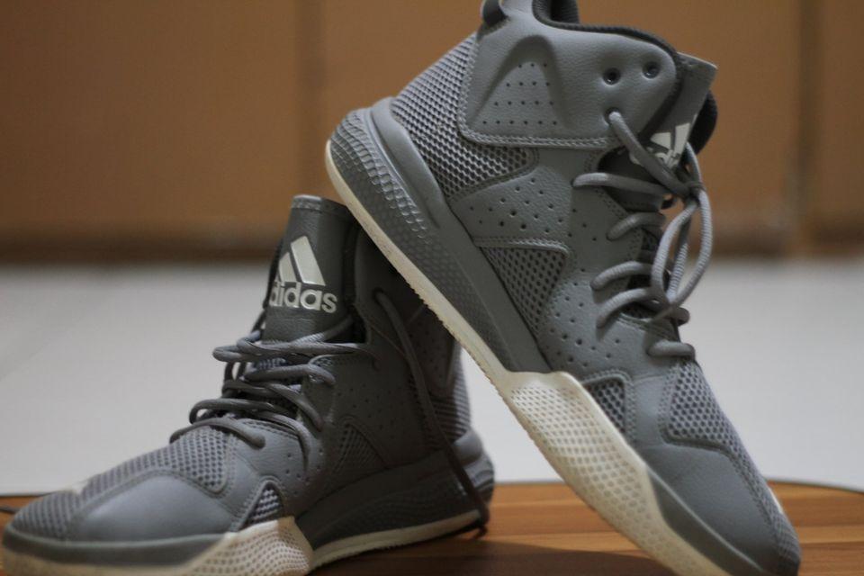 Adidas basketball hotsell shoes size 10