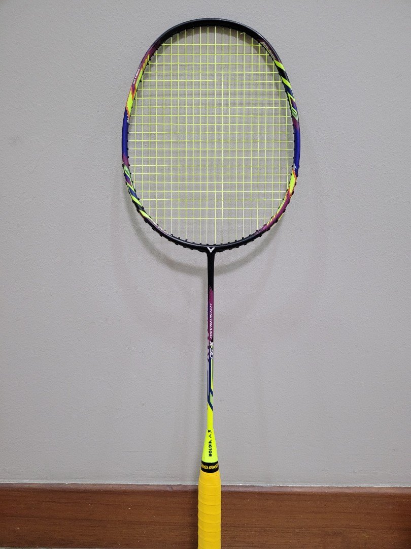 Victor Hypernano X90 badminton racket. Yonex, Sports Equipment
