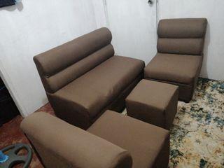1 seat sofa with center table