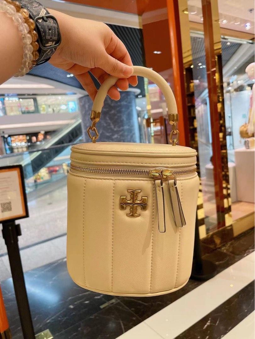 🆕 Tory Burch Kira Chevron Round Vanity Crossbody, Women's Fashion, Bags &  Wallets, Cross-body Bags on Carousell