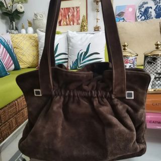 (Category: ) located in . Submitted by luxehuntsmla.bymari (Listing ID 1184547864, Image 1). Description: .