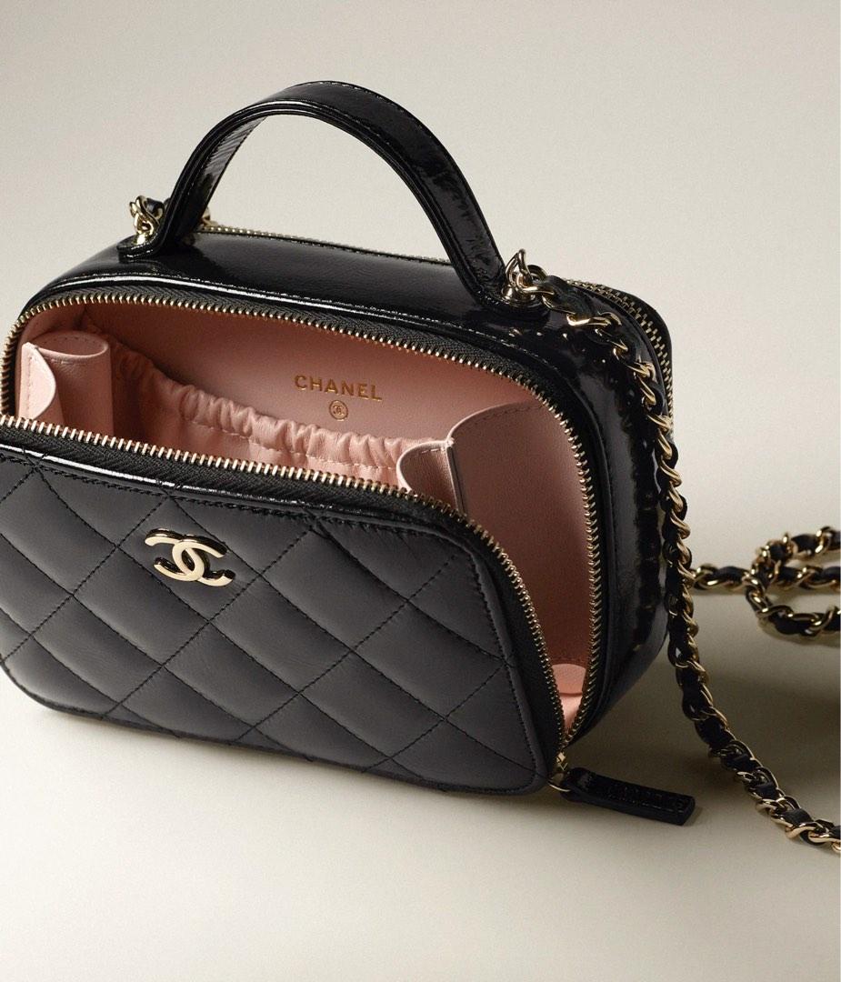Shop CHANEL 2023-24FW Small Vanity with Chain (AP2198 B10324 NP448) by  polalas