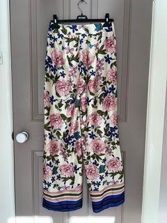 Floral print wide leg pant with 2 side pockets 💐