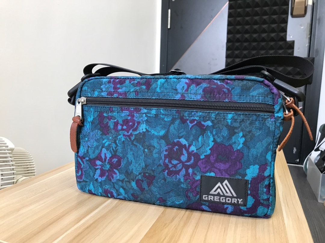 Gregory padded on sale shoulder pouch l