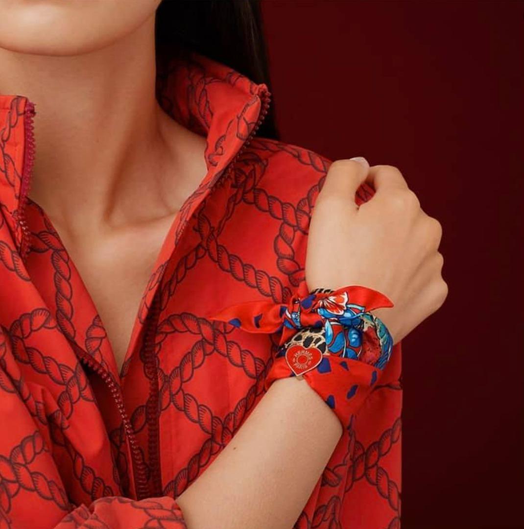 Hermes Mini Coeur Laque Heart Scarf Ring in Red