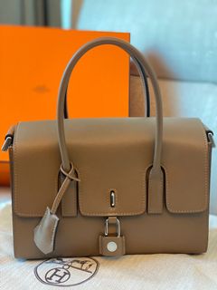 （分類：）位於 。 由 luxuryK 提交（商品編號 1183590483，圖片 1）。簡介： 。