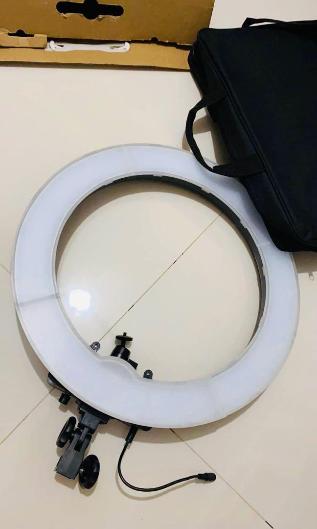 HIGH END RING LIGHT DUAL LIGHT (Category: Lighting & Studio Equipment) located in Quezon City. Submitted by flianca (Listing ID 1184536819, Image 1). Description: Used once only.