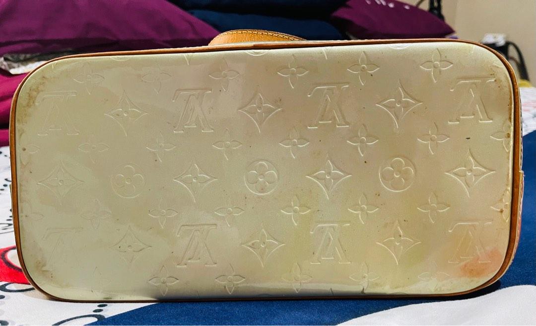 LV Vernis Houston (Category: Luxury Bags & Wallets) located in Quezon City. Submitted by itgsta (Listing ID 1184510500, Image 2). Description: Comes with original dustbag Minimum signs of usage Water marks on strap.