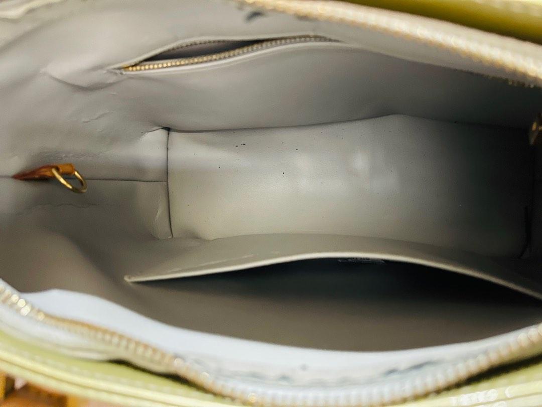 LV Vernis Houston (Category: Luxury Bags & Wallets) located in Quezon City. Submitted by itgsta (Listing ID 1184510500, Image 3). Description: Comes with original dustbag Minimum signs of usage Water marks on strap.