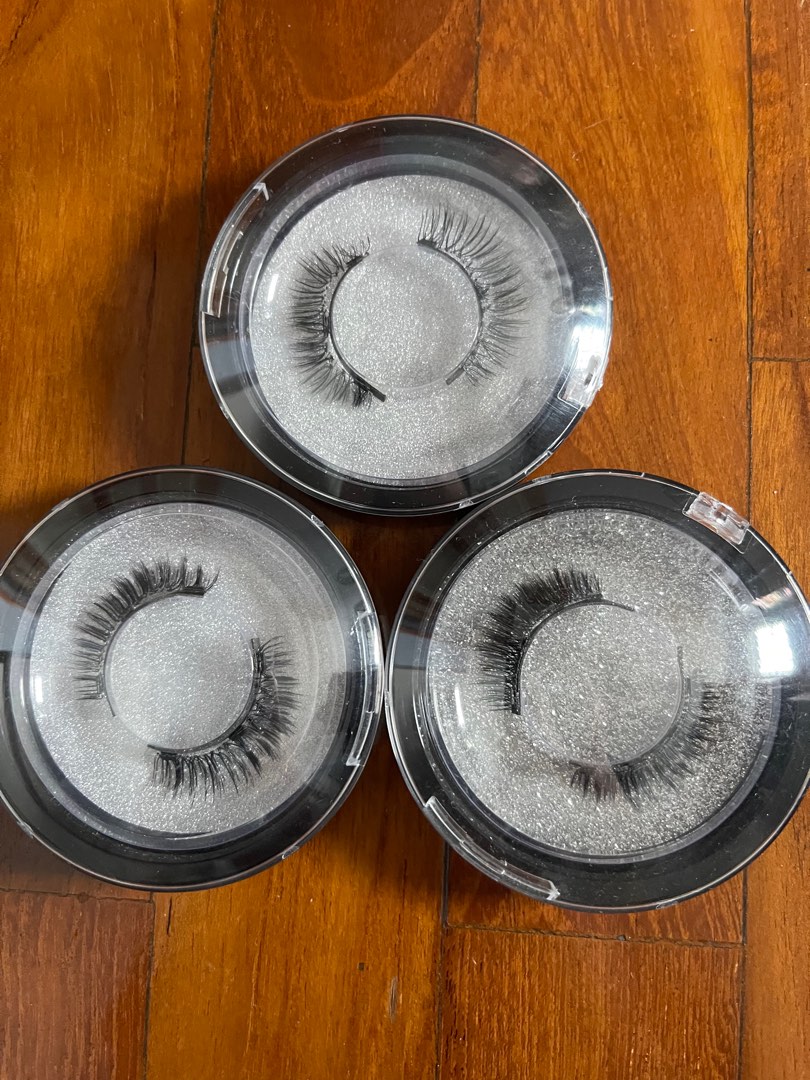 lashes, Photography, Photography Accessories, Flashes on Carousell