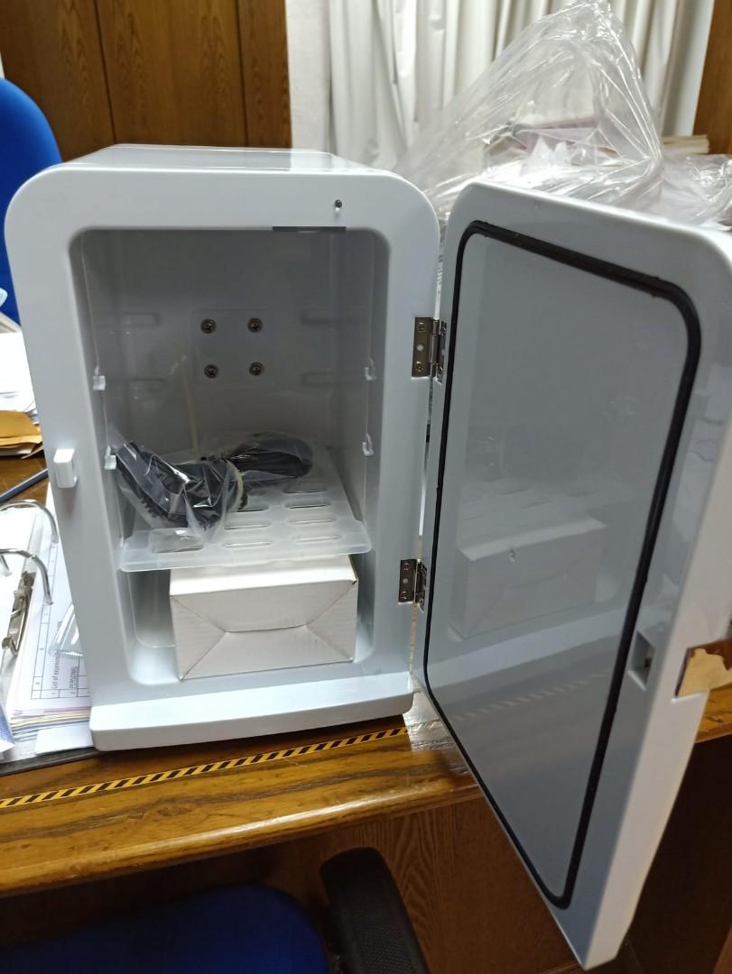 Mobicool compact fridge mini fridge, TV & Home Appliances, Kitchen