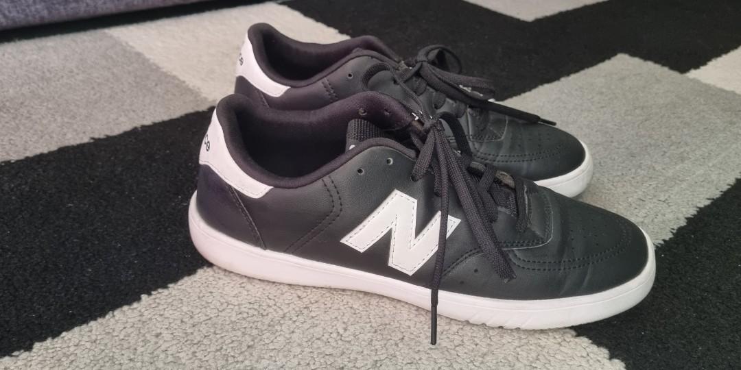New balance shoes for men (Category: Sneakers) located in San Pedro. Submitted by senxy (Listing ID 1184578199, Image 1). Description: New balance shoes for men us size 9.