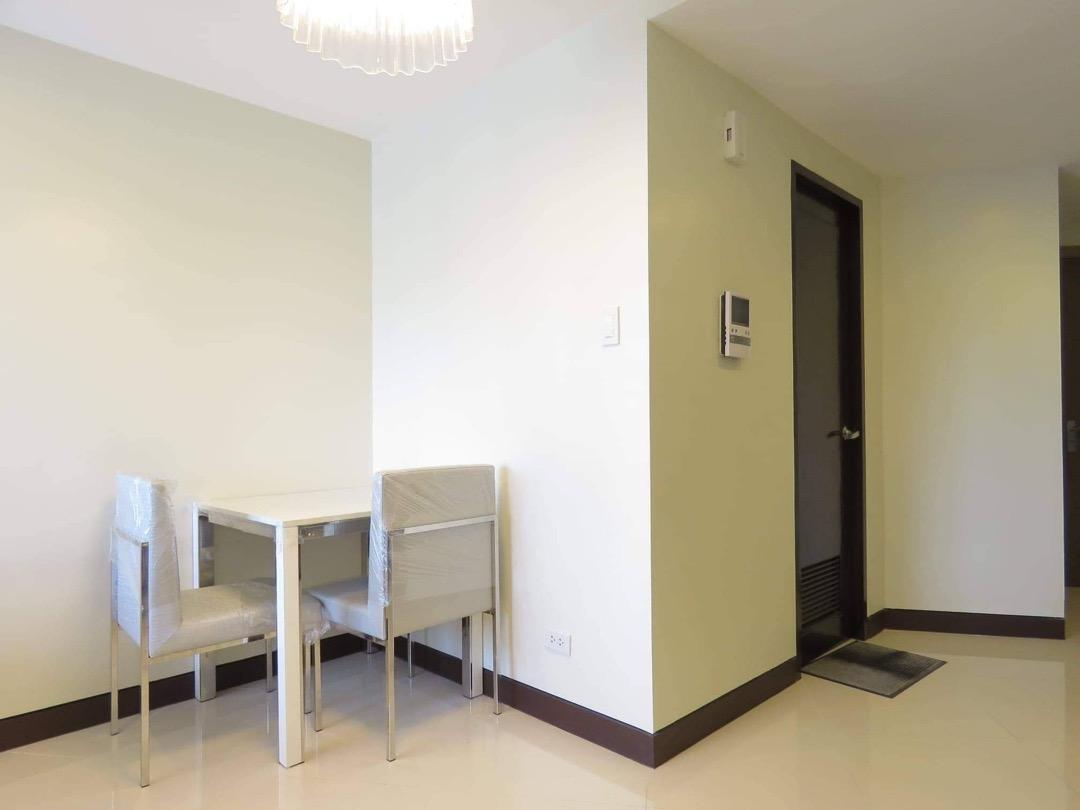 One Central Makati Studio for Sale (Category: Apartments & Condos) located in Taguig. Submitted by annagarcia.ph (Listing ID 1184562297, Image 2). Description: For Sale One Central Makati ONE CENTRAL CONDO Sen Gil Puyat corner Geronimo Street, Makati City (just beside RCBC Tower) By Megaworld Studio 32sqm With parking Fully furnished For Sale Price P7.5M I'm 1 Broker away.