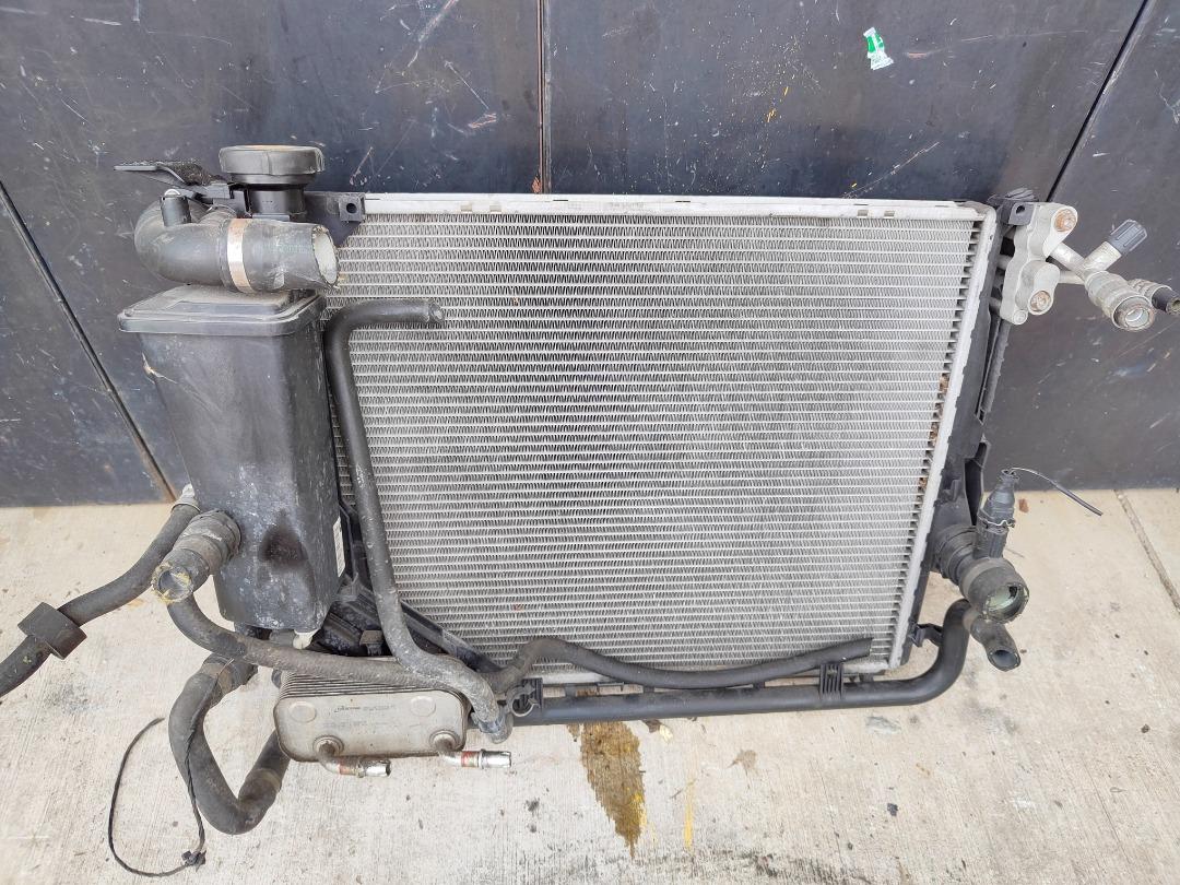 Original BMW 3 Series E46 Radiator Tangki Air Auto Accessories on
