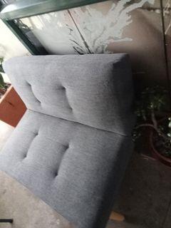 Petite couch grey fold out
