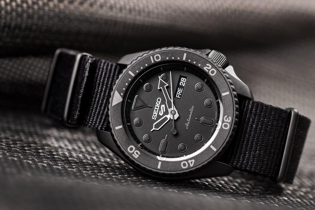 All black sale seiko skx