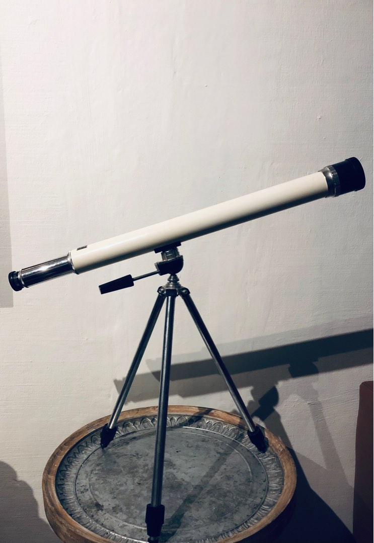 Terrestrial telescope with tripod, Hobbies & Toys, Memorabilia