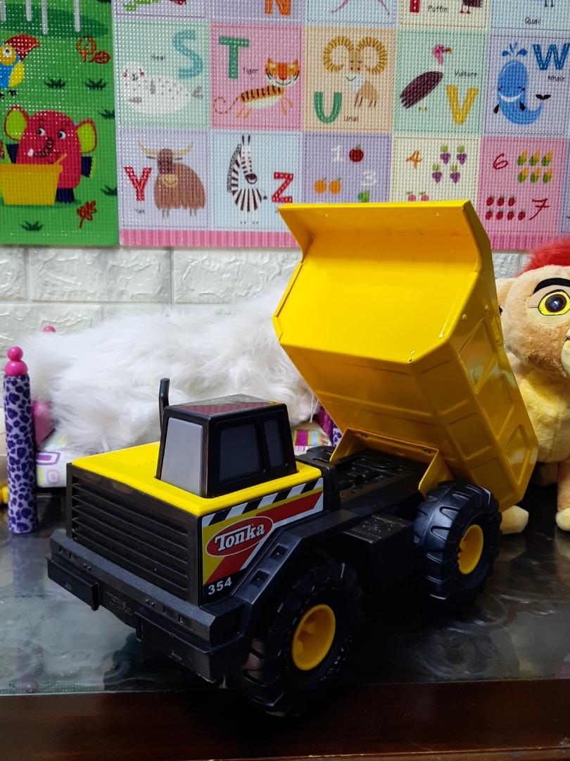 Tonka 354 dump store truck