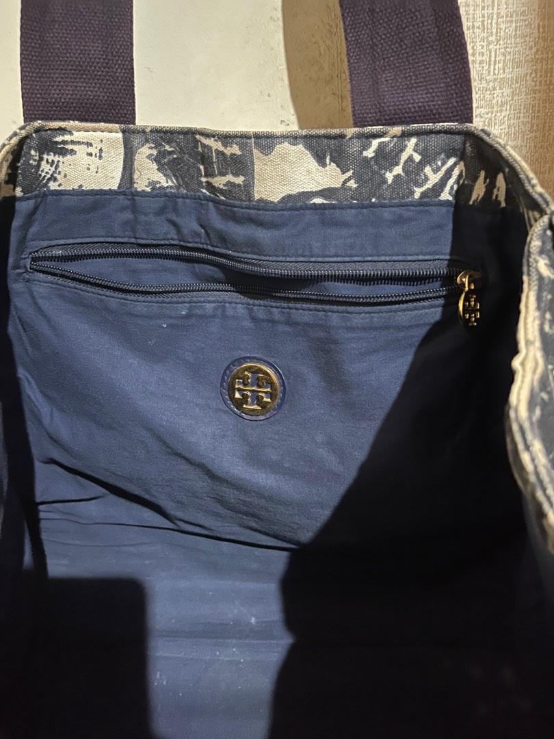 Tory Burch Ella Tote (Category: Tote Bags) located in Quezon City. Submitted by itgsta (Listing ID 1184576875, Image 2). Description: Missing zipper pull see photo 4.