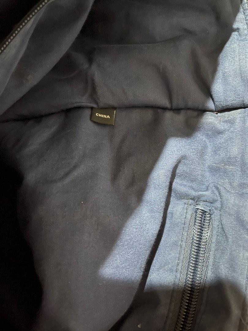 Tory Burch Ella Tote (Category: Tote Bags) located in Quezon City. Submitted by itgsta (Listing ID 1184576875, Image 3). Description: Missing zipper pull see photo 4.