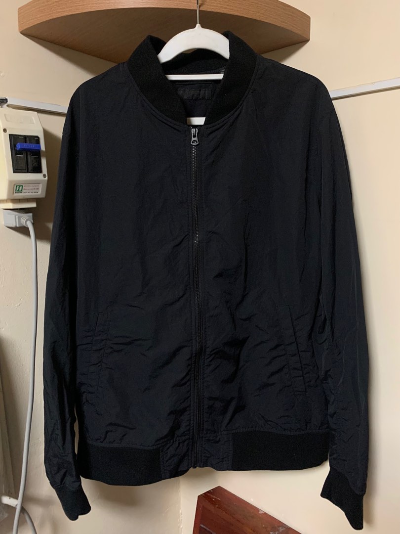 Uniqlo Bomber Black Jacket, Men's Fashion, Coats, Jackets and Outerwear ...