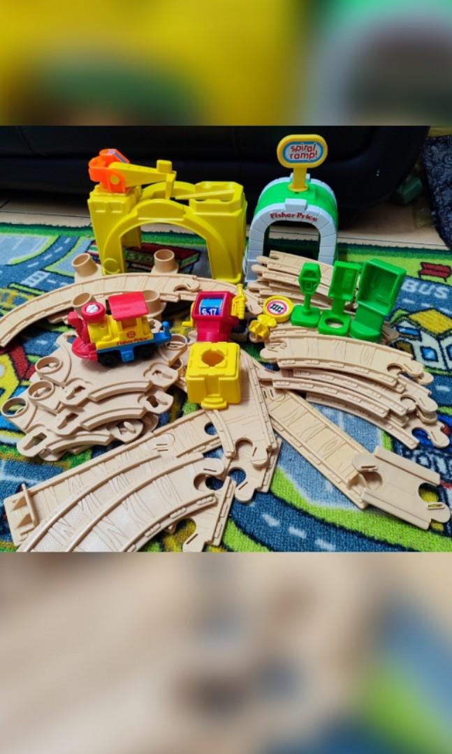 VINTAGE FISHER PRICE 1992 FLIP TRACK RAIL AND ROAD SET TRAIN, Hobbies