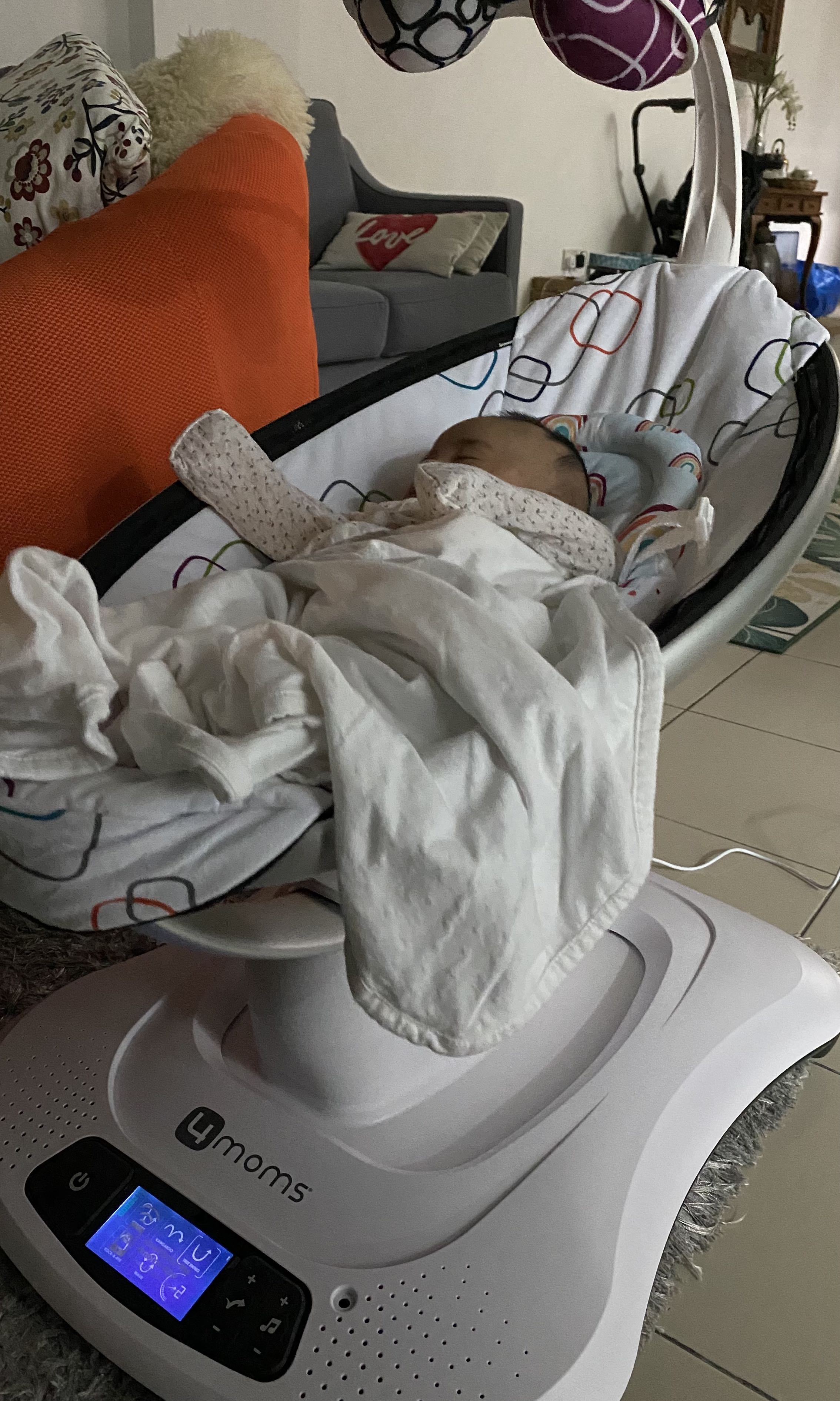 4Mom Mamaroo (Bluetooth), Babies & Kids, Infant Playtime on Carousell