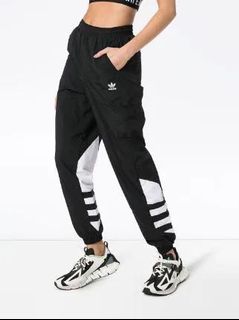 (Category: ) located in . Submitted by vivswardrobe (Listing ID 1184746124, Image 1). Description: .