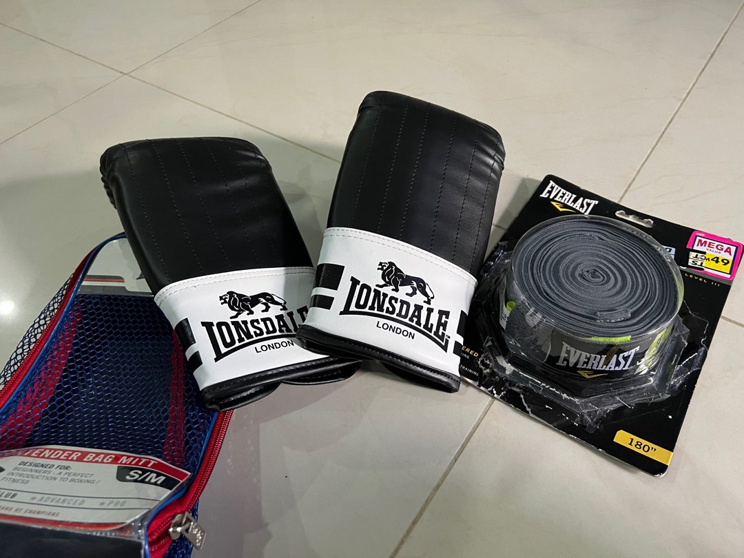 Lonsdale Contender Bag Mitts and Everlast handwraps, Sports Equipment