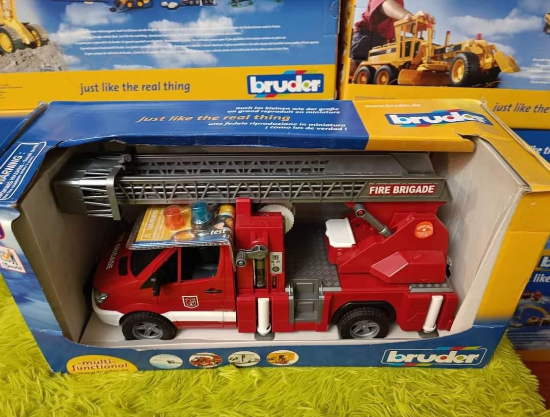 Camion De Pompier MERCEDES BENZ Bruder Avec échelle, Pompe à Eau Et Module Son & Lumière - Jouet 1:16 Pour Enfants Dès 4 Ans