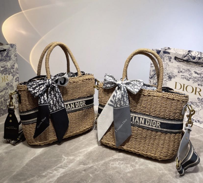 Dior beg tangan murah, Women's Fashion, Bags & Wallets, Purses ...