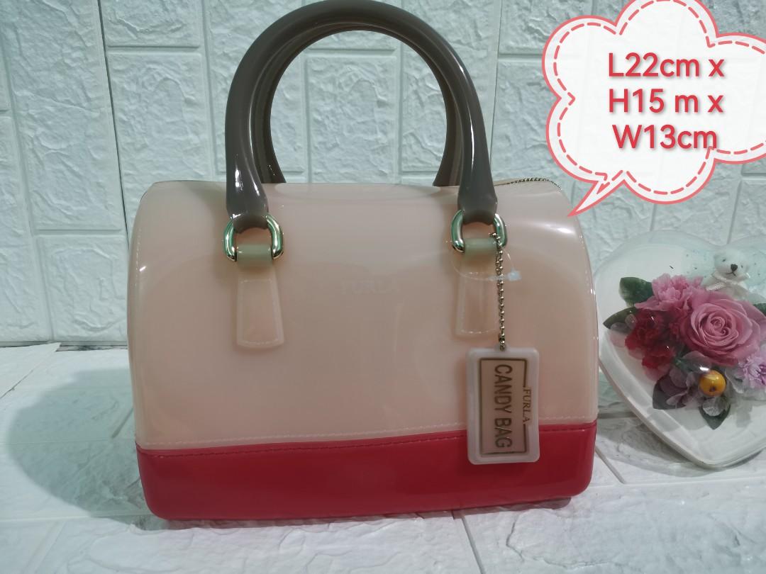 FURLA CANDY BAG (Category: Luxury Bags & Wallets) located in Quezon City. Submitted by amreensonlinebotique (Listing ID 1184859505, Image 1). Description: ✅ORIGINAL FURLA ✅FREE CHAIN STRAP ✅GOOD AS NEW.