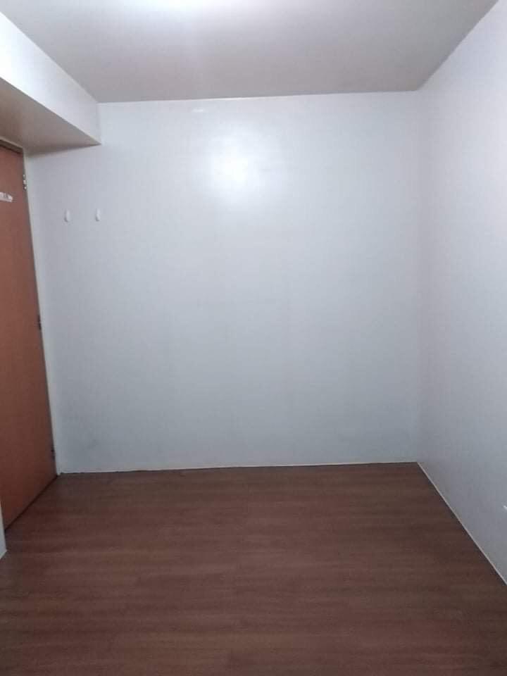 Hampton Gardens One Bedroom Unit (Category: Apartments & Condos) located in Pasig City. Submitted by liza.ordonio (Listing ID 1184721347, Image 2). Description: Hampton Gardens Condominium. One Bedroom Unit. Rate - 12k plus condo dues With Aircon.