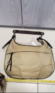 （分類：）位於 。 由 preloved711 提交（商品編號 1184719688，圖片 1）。簡介： 。