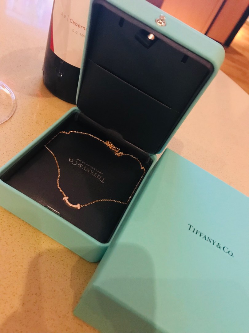 Original Tiffany&Co. Smile necklace, Women's Fashion, Jewelry