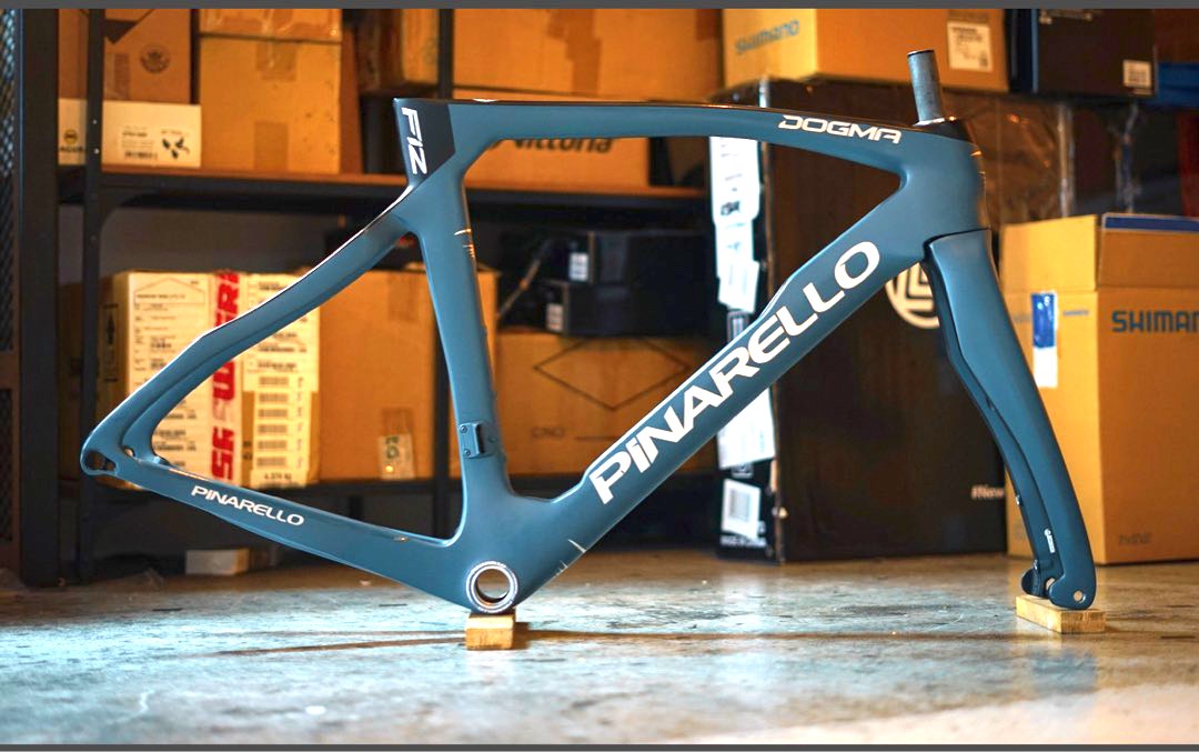 Pinarello Dogma F12 Vertigo Blue Disc Frameset Size 51.5 Sports