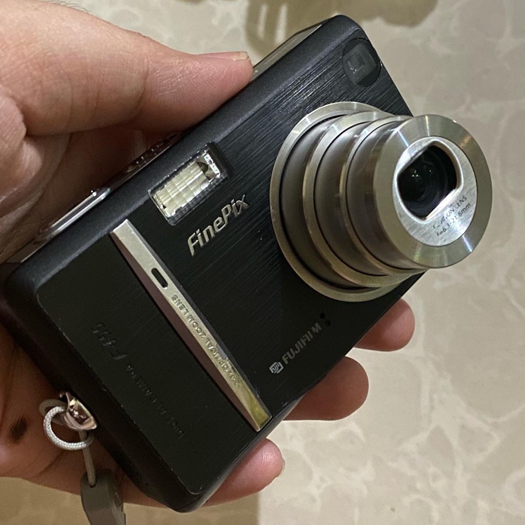 RARE FUJIFILM FINEPIX F455 DIGICAM FROM JAPAN WITH COMPLETE INCLUSION,  Photography, Cameras on Carousell