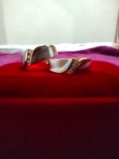 Two tone diamond wedding ring