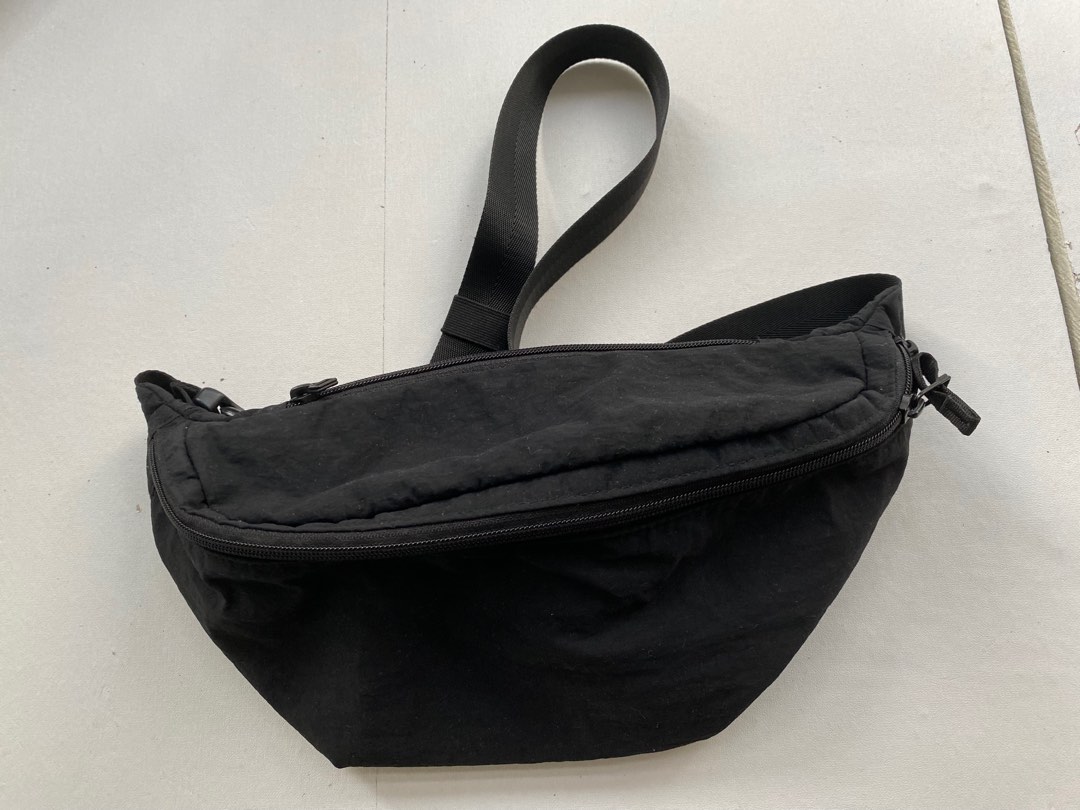 Uniqlo Black Belt Bag, Men's Fashion, Bags, Belt bags, Clutches and ...