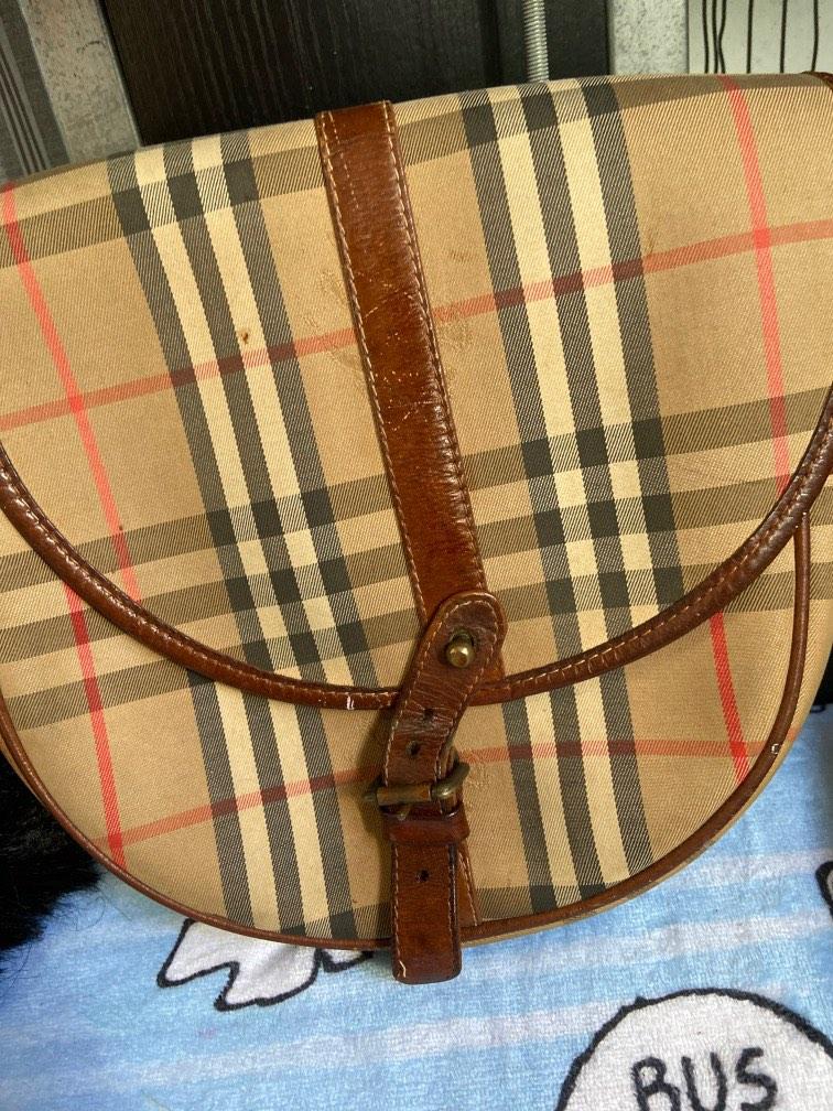 Vintage burberrys sling bag (Category: Luxury Bags & Wallets) located in Rizal. Submitted by lyssavii (Listing ID 1184792638, Image 2). Description: .