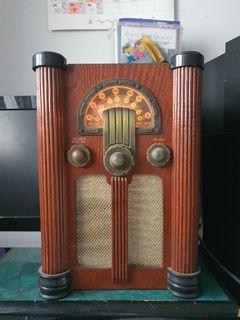 Vintage radio (working fine)