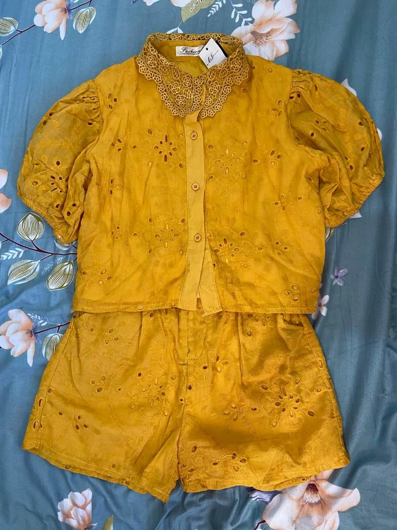 Yellow eyelet terno coordinate (Category: Sets or Coordinates) located in Taguig. Submitted by zelle.cuevas (Listing ID 1184787229, Image 1). Description: Bought for 750 RFS: not fit on me May fit to small to medium.