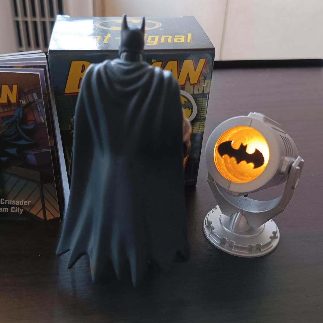 1 Lot DC 3.75" Scale BATMAN with Mini BATSIGNAL, Hobbies & Toys, Toys