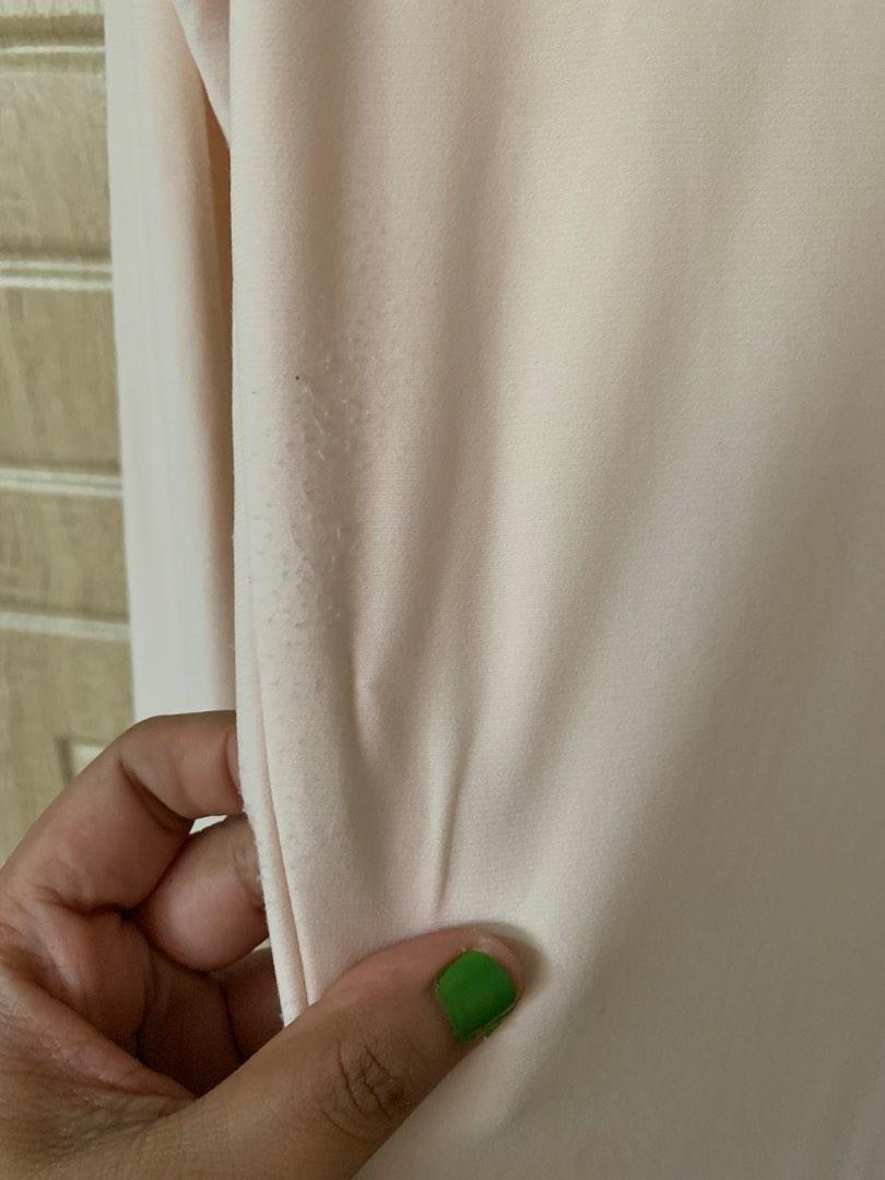 Cream 3/4 Bodycon Dress (Category: Dresses) located in Pasay City. Submitted by kmoarse (Listing ID 1184986497, Image 3). Description: 🌹 Channel Kim K’s super fitted dress with this one! 💋 🌹 Material is stretchy and super soft 🌹 Few flaw on the last picture but overall still good item! ✨ 🌹 Fits XS-S. RFS: I’m a large now hehe.